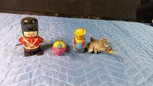 4 small tin wind up toys