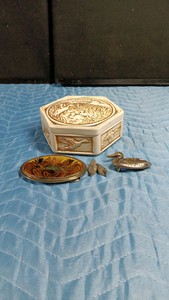 Avon Dresser Box Belt Buckle with Ducks