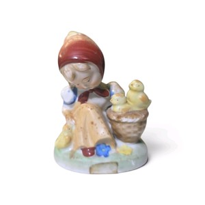 Vintage porcelain figurine likely produced in Occupied Japan between roughly 1947 and 1952