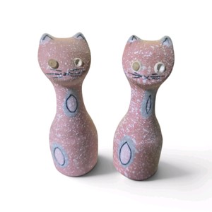 Tilso Mid Century Modern iconic, atomic-style speckled pink cat salt and pepper shakers valued at $75
