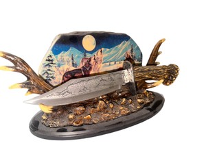 Wolf Scene Fixed Blade Hunting Knife w Faux Antler Handle & Display Stand