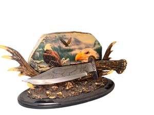 Fixed Blade Eagle Hunting Knife w Faux Antler Handle & Eagle Display Stand