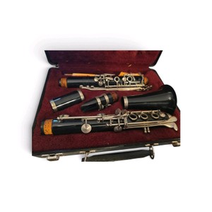 a Vito Reso-Tone 3 Bb clarinet, made in the USA by G. Leblanc