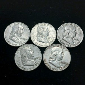 Lot of (5) total Benjamin Franklin half dollars minted between 1952 and 1963 - 90% Constitutional Silver