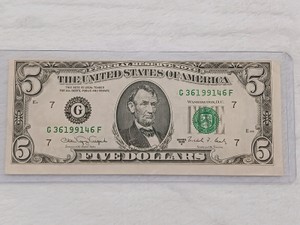 Series 1988A $5 Federal Reserve Note - Chicago G District
