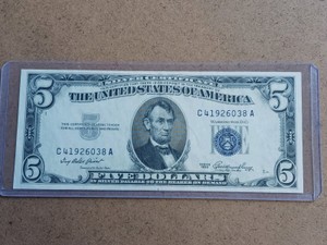 1953 $5 United States Silver Certificate  Blue Seal (Lincoln  Priest-Humphrey)