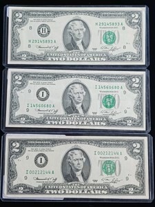Lot of (3) Series 1976  $2 Two Dollar Bills - Green Seal FRNs
