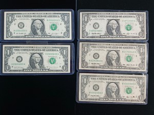 Lot of (5) Vintage $1 One Dollar Bills - Green Seal Federal Reserve Notes