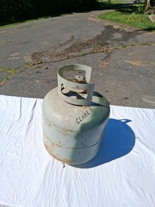 FULL 20LB PROPANE TANK