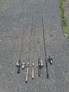 5 FISHING RODS