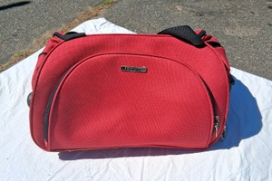 LIKE NEW DUFFEL BAG