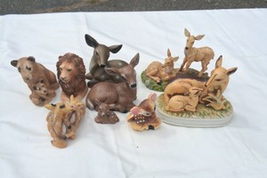 DEER AND LION FIGURINE LOT