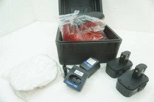 cordless buffer with 2 batteries and charger, case and extra pad