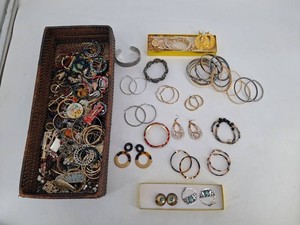 Costume Jewelry Mixed Lot - Bracelets, Earrings, Necklaces & Bangles