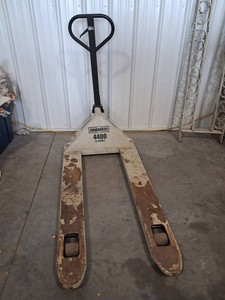 Roughneck 4400 Lb Capacity Manual Pallet Jack