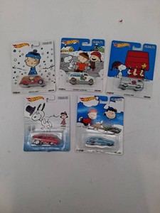 Hot Wheels Peanuts Die-Cast Vehicle Collection (Lot of 5)