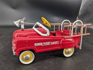 Vintage Ertl Fire Dept Jet-Flow Drive Pedal Car