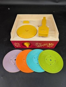 Vintage Fisher-Price Music Box Record Player 995 With 4 Records