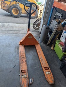 Wel-Bilt Manual Pallet Jack With Hand Control
