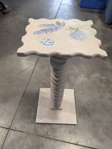 Decorative Hydrangea Floral Pedestal Table