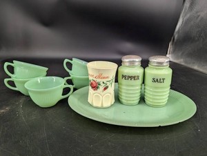 Vintage Jadeite-Style Kitchenware Mixed Lot - 5 Cups, Tray & Shakers