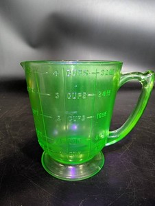 Uranium Green Glass 1-Quart Measuring Cup