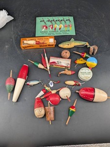 Vintage Fishing Lure & Bobber Mixed Lot - Bomber, Lazy Ike & Pflueger