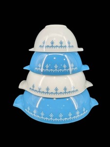 Vintage Pyrex Blue Snowflake Nesting Bowl Set (Lot of 4)