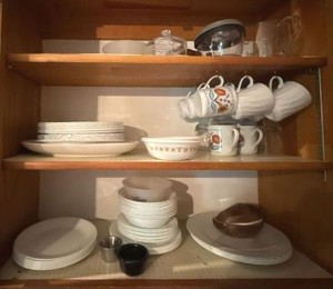 Box Lot of Assorted Kitchenware Mugs Bowls Plates Glassware