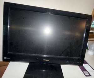 Hitachi Flat Screen HDTV with Remote Approx 19 Inch Black TV