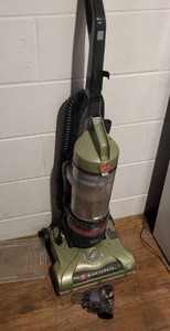 Hoover WindTunnel T-Series Rewind Bagless Upright Vacuum Green