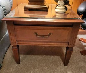 Traditional Cherry Finish End Table with Drawer & Glass Top Cover