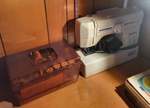 Simplicity Fashion Pro Sewing Machine w Foot Pedal & Sewing Box Lot