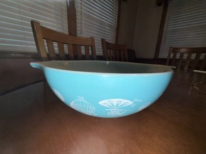 Rare Vintage Turquoise Cinderella Mixing Bowl White Balloon Motif