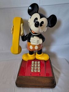 Vintage 1976 Mickey Mouse telephone-By ATC