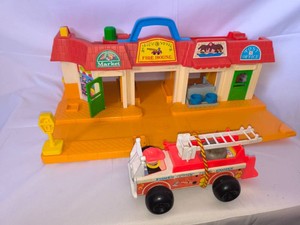 Vintage Fisher-Price Little People Main Street toy & Fire Truck