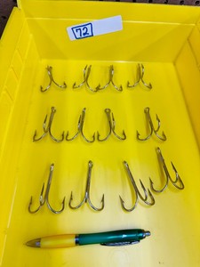 ( 12 )  80 TREBLE HOOKS - Nickle Plate - MUSTAD, new