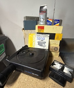 Kodak carousel projector model 5200 comes with Kodak carousels and metal slide boxes