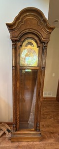 Howard Miller grandfather clock with complete pieces