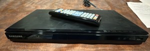 Samsung Blu-ray DVD player with remote model number 8D  E5700