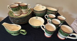 eight piece serving of Dining Style brand holiday dishes