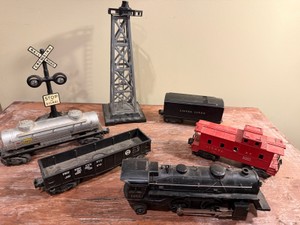 Lionel 0 Gauge 1655 Engine, Caboose, Sunco Tanker, Pennsylvania gondola car, Lionel Lines Train Cars