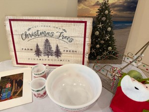 Vintage Tom & Jerry bowl & cups, holiday pictures, basket