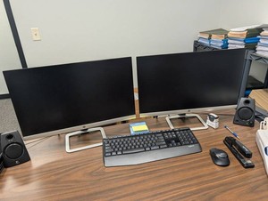 HP Dual Monitor Desk Setup With Keyboard, Mouse & Speakers