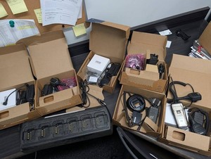 Motorola PMPN4132A 6-Slot Multi-Unit Charger and Radios Mixed Lot