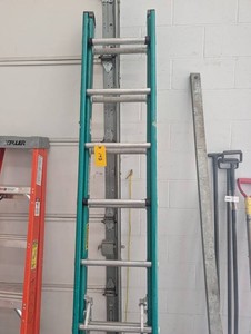 Keller 4916 Fiberglass Step Ladder 16 Ft Type II 225 Lb