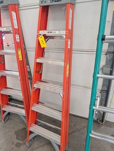 Keller 976 Fiberglass Step Ladder 6 Ft 300 Lb (Lot of 2)
