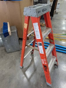Keller 974 4 Ft Fiberglass Type IA Step Ladder 300 Lb