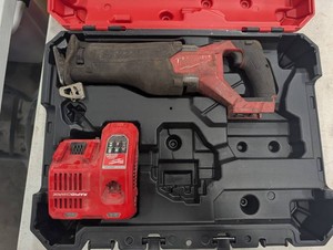 Milwaukee M18 Fuel Sawzall Reciprocating Saw With Charger & Case