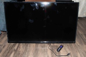 TCL 43 Roku Smart TV with Remote  Model 43S431